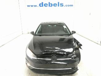 damaged passenger cars Volkswagen Golf COMFORTLINE 2018/5