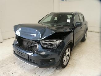 Volvo XC40 MOMENTUM picture 4