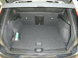 Volvo XC40 MOMENTUM picture 22