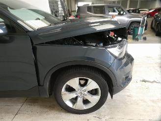 Volvo XC40 MOMENTUM picture 12