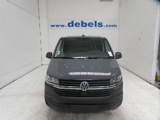 damaged passenger cars Volkswagen Transporter 2.0 D 2024/8