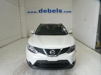krockskadad bil auto Nissan Qashqai 1.5D 2016/3