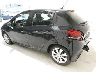 Peugeot 208 LIKE picture 4