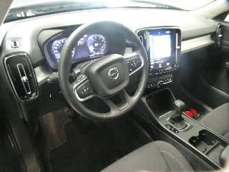 Volvo XC40 MOMENTUM picture 17