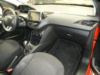 Peugeot 208 SIGNATURE picture 12