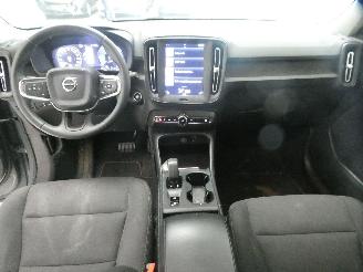 Volvo XC40 MOMENTUM picture 12