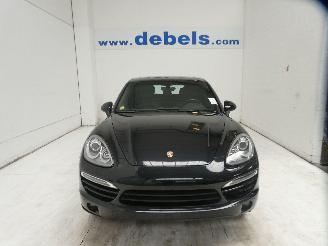 damaged passenger cars Porsche Cayenne 3.0D 2013/10