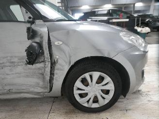Suzuki Swift GL picture 14