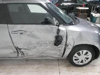 Suzuki Swift GL picture 15