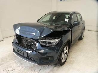 Volvo XC40 MOMENTUM picture 3
