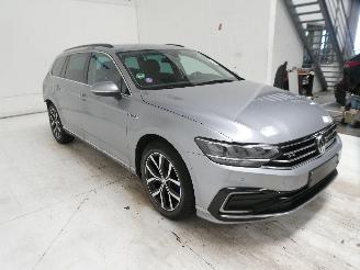 Volkswagen Passat GTE picture 11