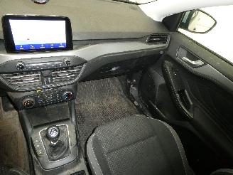 Ford Focus 1.0 HYBRIDE TREND picture 14