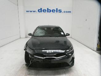 Vaurioauto  passenger cars Kia Cee d PULSE 1.6 CRDI ISG 2023/4