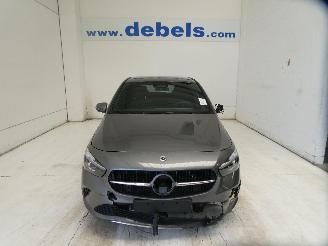 skadebil auto Mercedes B-klasse 180 D 2025/12