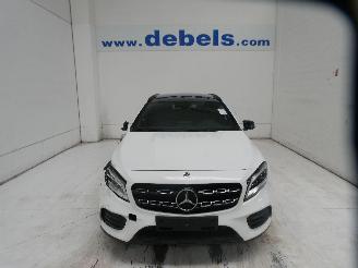 skadebil auto Mercedes GLA 200 D 2019/8