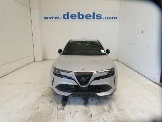 Vaurioauto  passenger cars Alfa Romeo Junior IBRIDA 2026/6