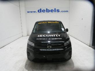 krockskadad bil bedrijf Citroën Berlingo 1.5D 2025/4