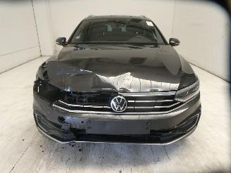 Volkswagen Passat GTE picture 2