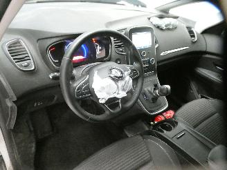 Renault Scenic TCE 140 EDC CORP picture 20