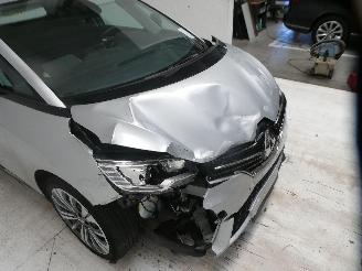 Renault Scenic TCE 140 EDC CORP picture 12
