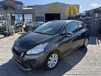 skadebil auto Peugeot 208 1.4 HDI 2013/3