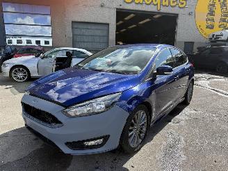 Coche accidentado Ford Focus ST-LINE 2018/1