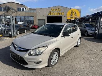 Vaurioauto  passenger cars Hyundai I-30 1.6 CRDI 2010/12