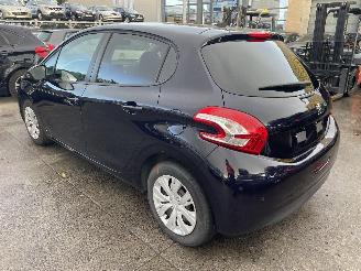 Peugeot 208 1.2I picture 9