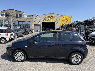 damaged passenger cars Fiat Punto PROBLEM MOTOR 2011/12