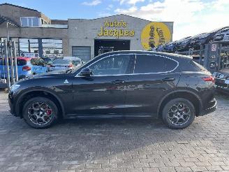krockskadad bil auto Alfa Romeo Stelvio Q4 ENGINE OUT 2019/4