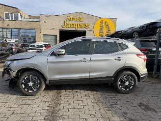 Vaurioauto  passenger cars Nissan Qashqai 1.2I 2016/10