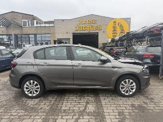 krockskadad bil auto Fiat Tipo 1.4 LOUNGE 2018/2