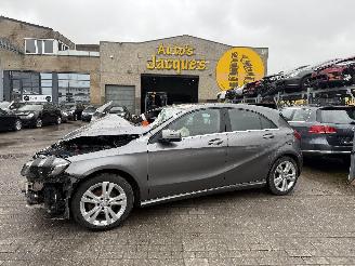 Vaurioauto  passenger cars Mercedes A-klasse ELEGANCE 2017/2