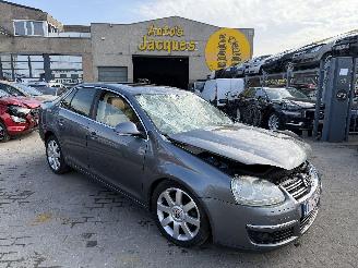 Voiture accidenté Volkswagen Jetta 1.9 TDI 2008/4