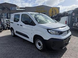 skadebil auto Citroën Berlingo 1.2I 2024/10