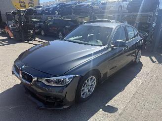 uszkodzony samochody osobowe BMW 3-serie SEDAN COMFORT 2016/10