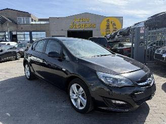 Voiture accidenté Opel Astra 1.4I COMFORT 2013/2