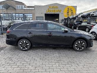Unfallwagen Kia Ceed 1.6I PHEV 2023/6