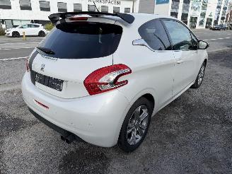 Peugeot 208 ALLURE picture 11