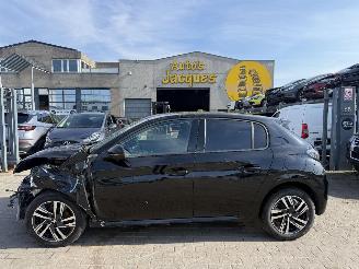 damaged passenger cars Peugeot 208 1.2I 2022/12