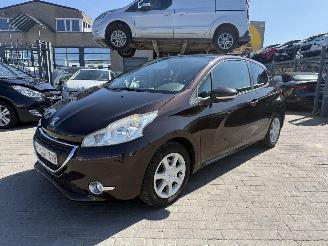 skadebil auto Peugeot 208 1.2I 3P 2013/8