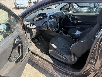 Peugeot 208  picture 15