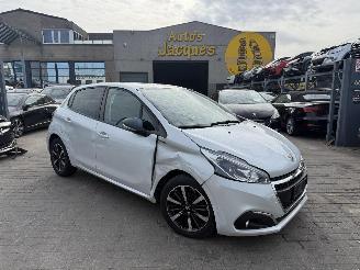 skadebil auto Peugeot 208 1.2 ALLURE 2019/2