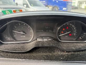 Peugeot 208 1.2 ALLURE picture 22