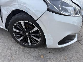 Peugeot 208 1.2 ALLURE picture 20