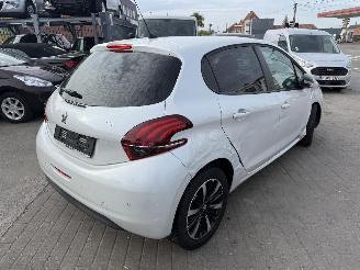 Peugeot 208 1.2 ALLURE picture 10