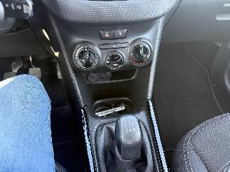 Peugeot 2008 1.2 PURETEC picture 16