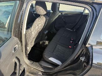 Peugeot 2008 1.2 PURETEC picture 11
