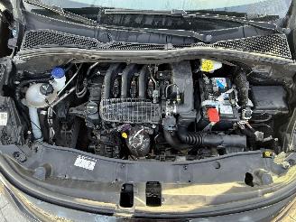 Peugeot 2008 1.2 PURETEC picture 17