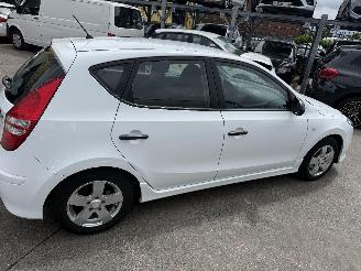 Hyundai I-30  picture 2